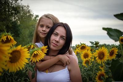 Mother & Daughter - Sunflowers